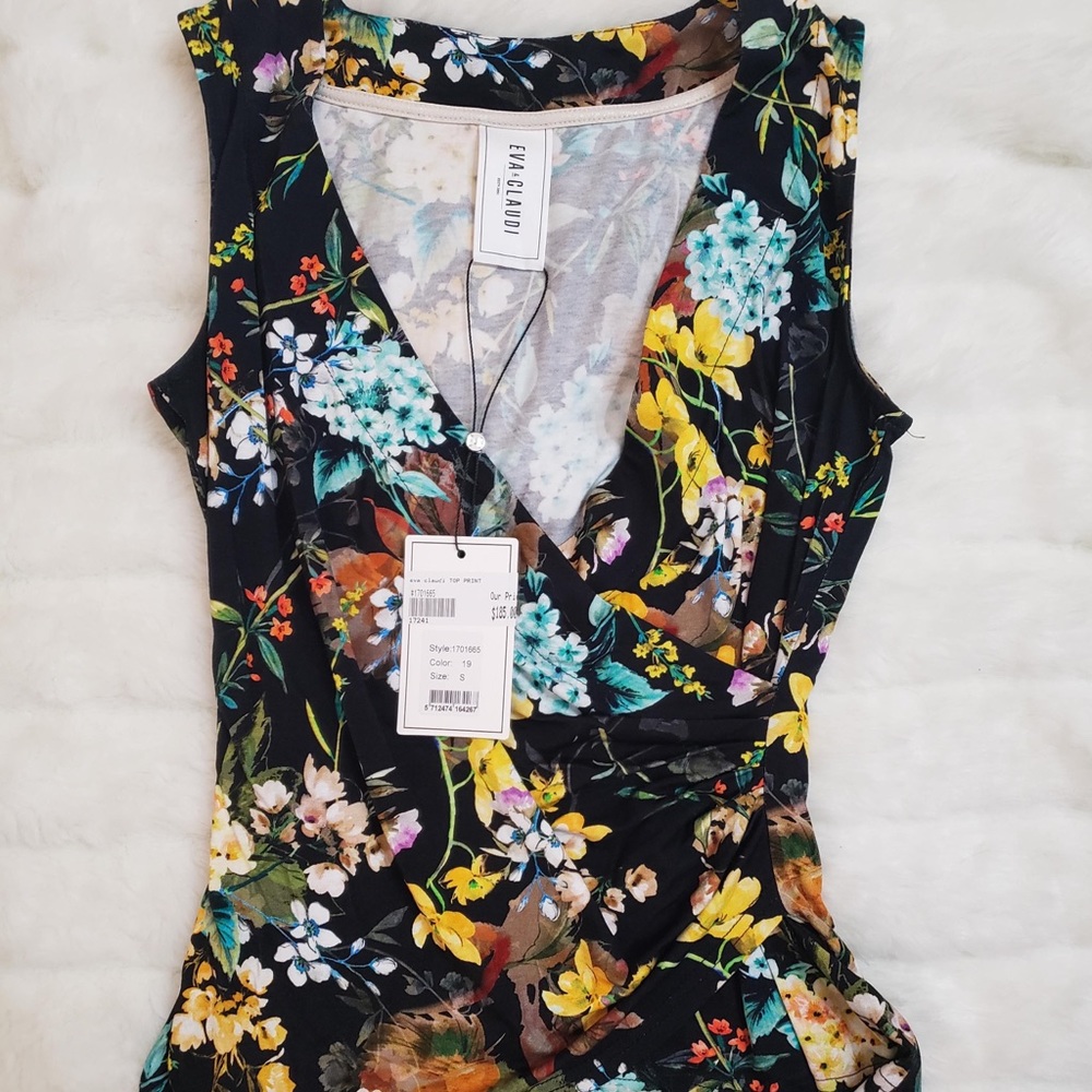 Eva & Claudi Women’s Black Floral Print Top